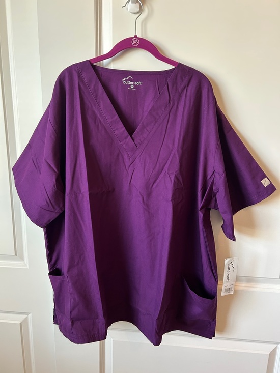 Uniform Advantage Tops - NWT Butter-Soft Women's V-Neck Scrub Top in Purple 3X